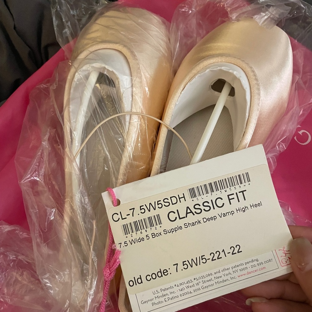 AMERICAN Gaynor Minden Pointe Shoes 7.5 W box 5
